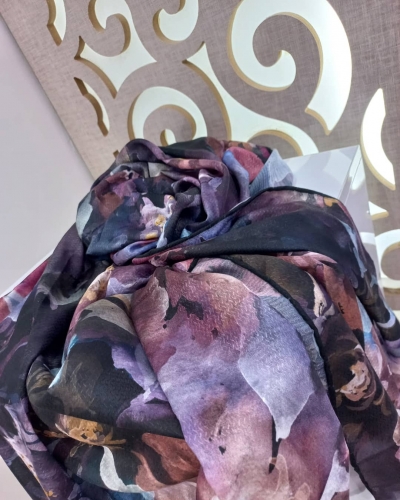 روسری پارچه اسکادا و اسکارلت